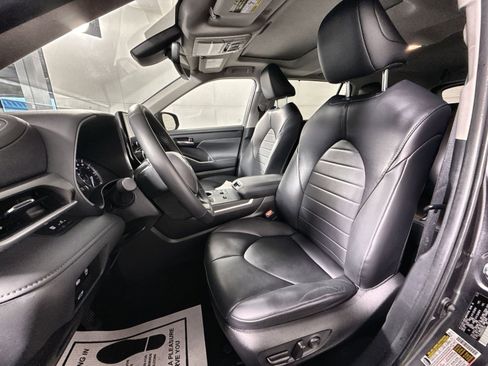 Used 2024 Toyota Highlander LE image 13