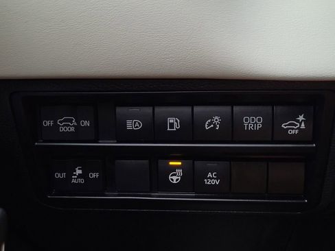 Used 2023 Toyota Sequoia Capstone image 29