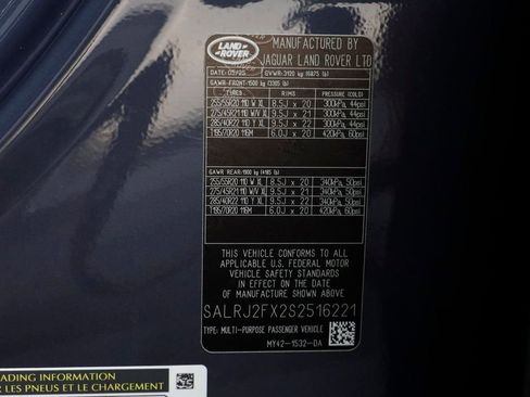 New 2025 Land Rover Discovery S AWD/4WD image 26