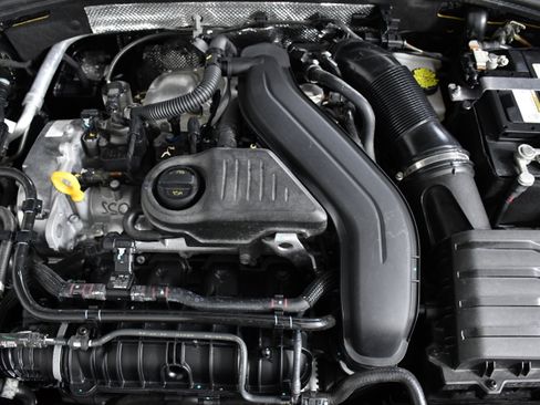 Used 2025 Volkswagen Jetta SE image 35