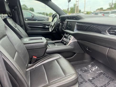 Used 2022 GMC Yukon XL Denali AWD/4WD image 11