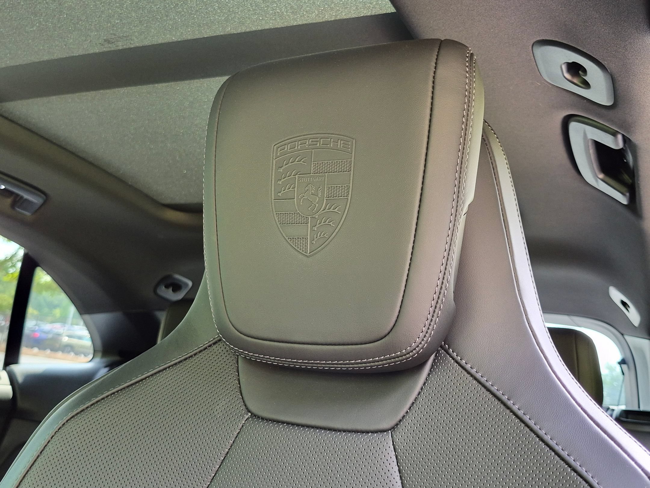 Certified 2025 Porsche Macan 4S Electric AWD/4WD image 6