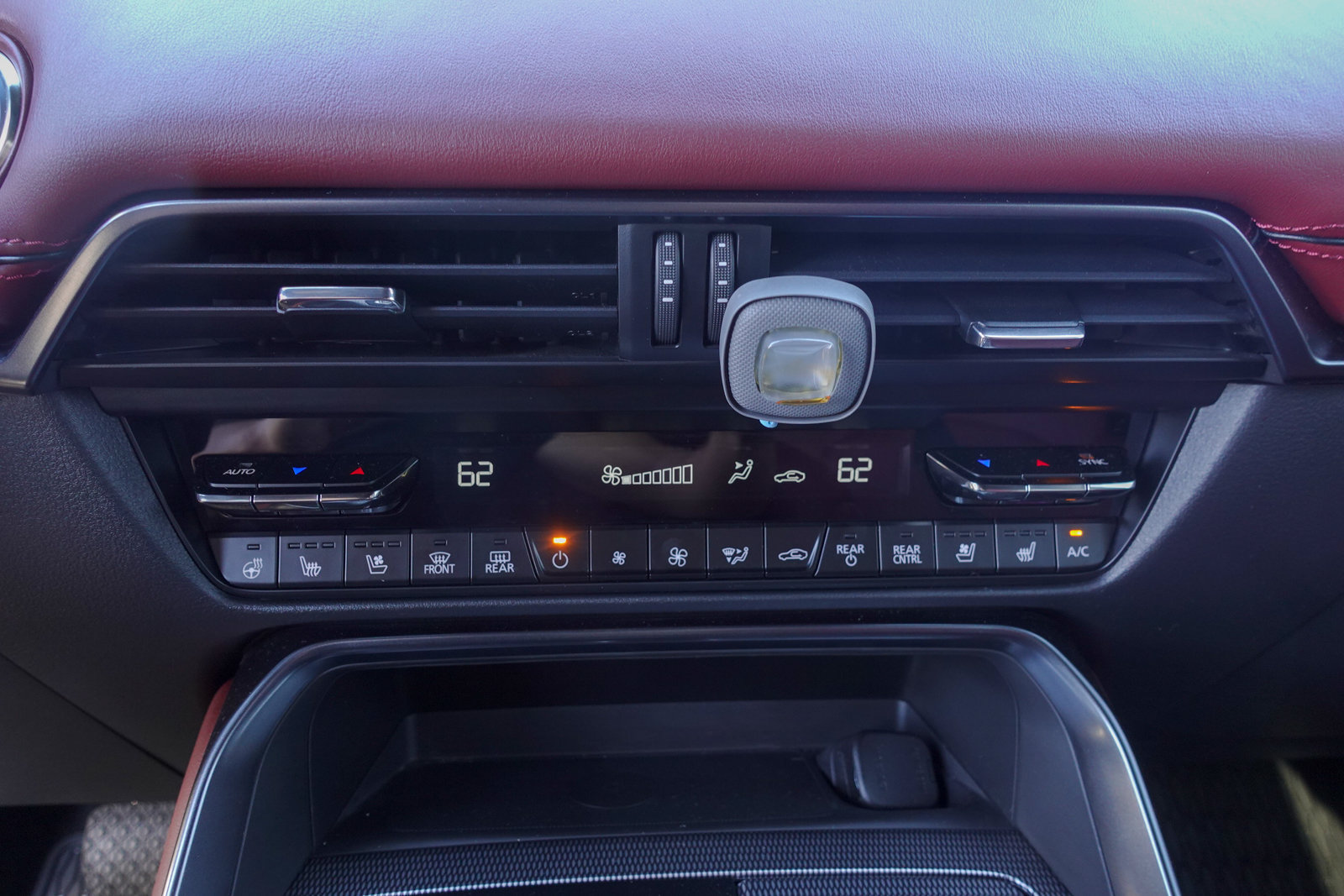 Used 2025 MAZDA CX-70 Plug-In Hybrid w/ Premium Plus AWD/4WD image 23