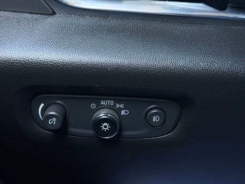 Used 2021 Chevrolet Traverse LT image 26