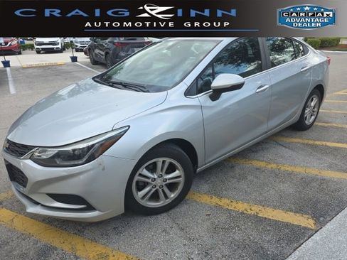 Used 2018 Chevrolet Cruze LT FWD image 1