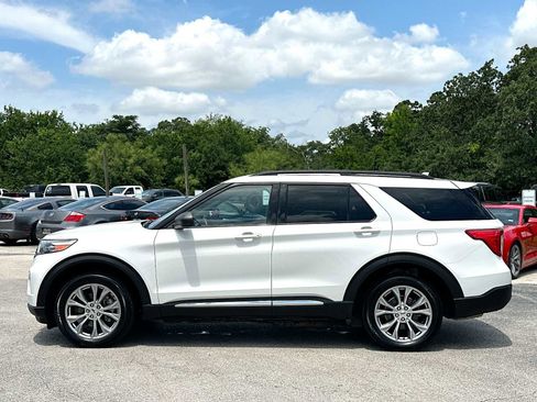 Used 2020 Ford Explorer XLT w/ Equipment Group 202A AWD/4WD image 12