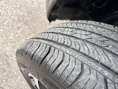 Used 2023 Jeep Compass Limited image 38