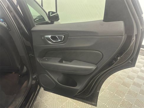 Used 2024 Volvo XC60 B5 Plus image 18