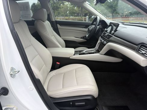 Certified 2018 Honda Accord Touring image 31
