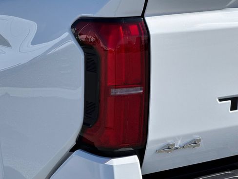 Used 2024 Toyota Tacoma SR5 AWD/4WD image 30