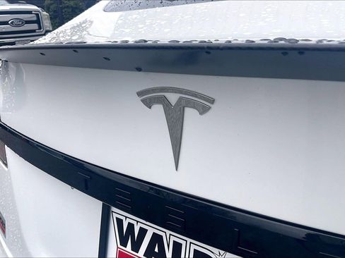 Used 2021 Tesla Model S Plaid image 10