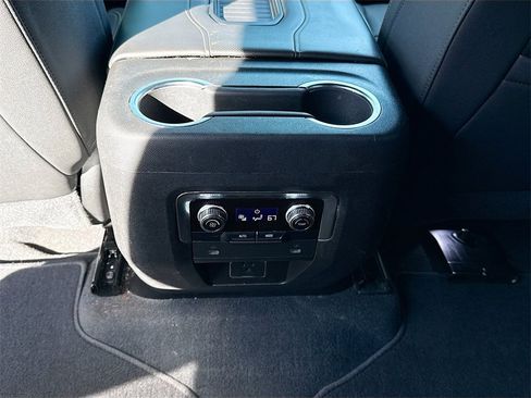 Used 2022 GMC Yukon XL SLT image 27