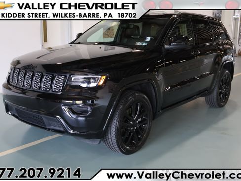 Used 2022 Jeep Grand Cherokee Laredo X AWD/4WD image 1