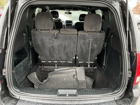 Used 2016 Dodge Grand Caravan SE FWD image 19