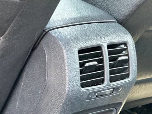Used 2010 Volkswagen Jetta SE FWD image 24