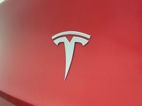 Used 2023 Tesla Model Y 2WD image 7