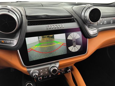 Used 2018 Ferrari GTC4Lusso T image 33