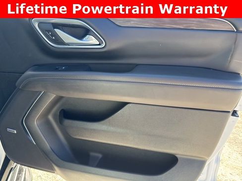 Used 2024 Chevrolet Suburban LT image 23