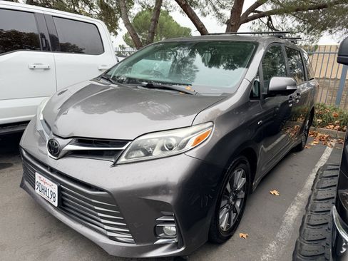Used 2019 Toyota Sienna Limited Premium image 1