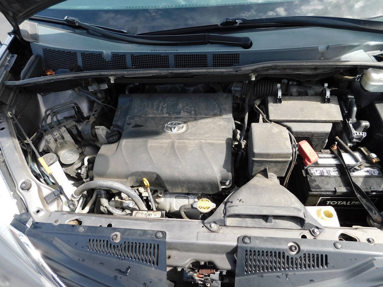Used 2012 Toyota Sienna LE w/ Towing Pkg AWD/4WD image 31