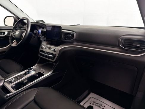 Used 2022 Ford Explorer XLT w/ Equipment Group 202A image 32