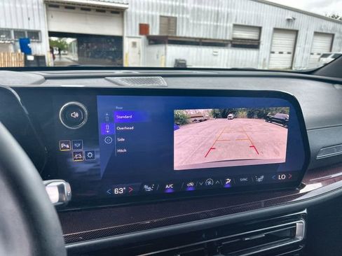 Used 2025 Chevrolet Traverse Z71 w/ Enhanced Driving Package image 14