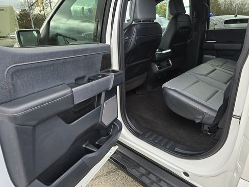 Used 2022 Ford F150 Lightning Lariat image 14