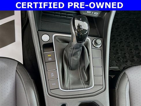Used 2025 Volkswagen Jetta SE image 16
