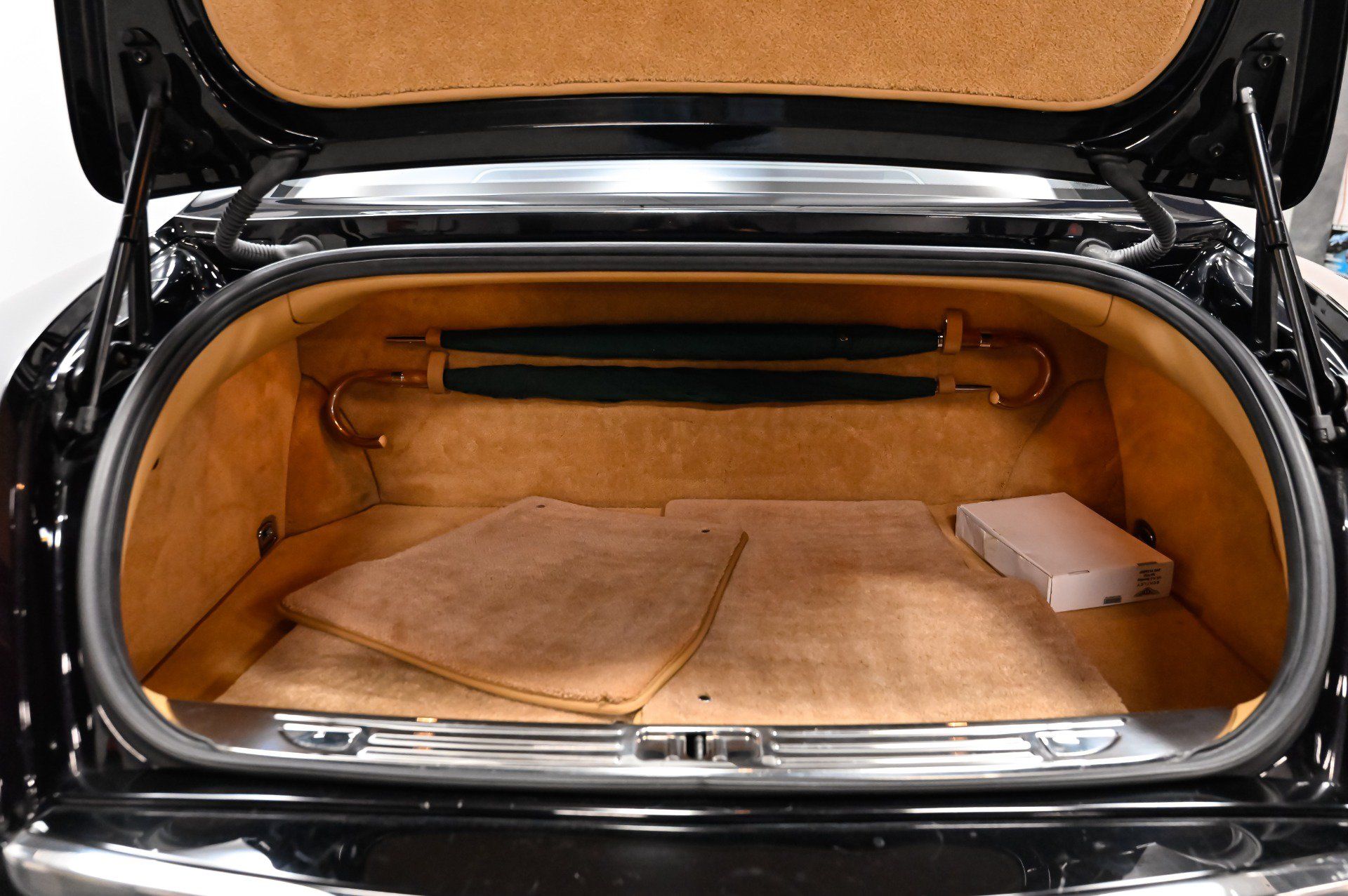 Used 2017 Bentley Mulsanne RWD image 37