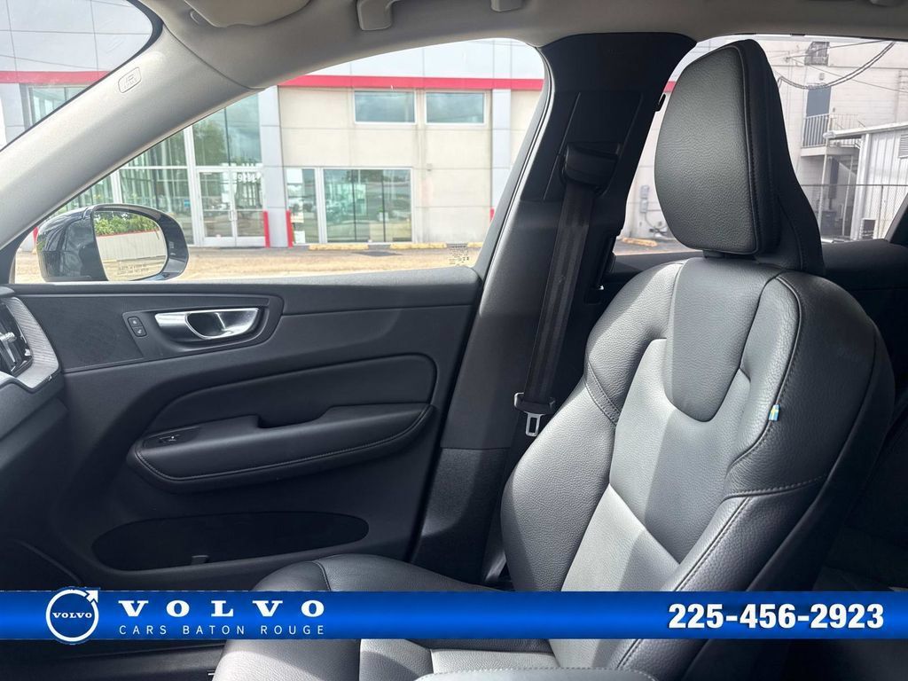 Used 2025 Volvo XC60 B5 Plus AWD/4WD image 20