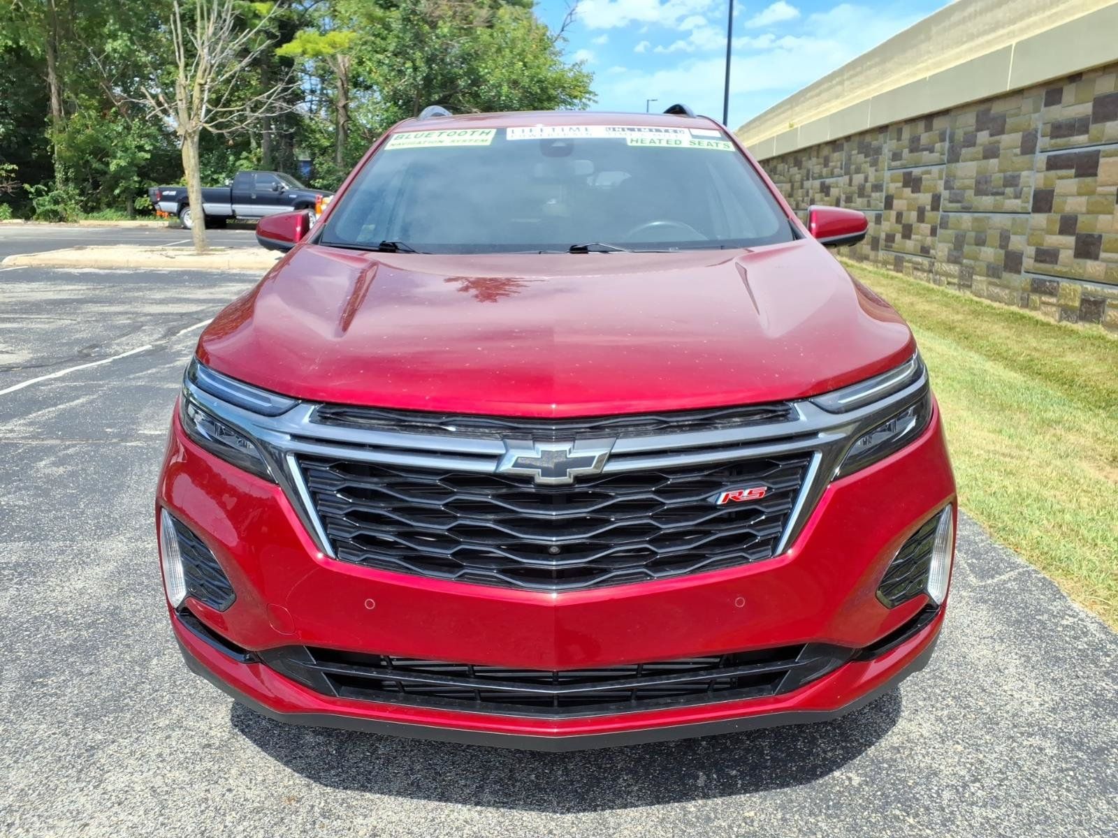 Used 2022 Chevrolet Equinox RS w/ Infotainment Package FWD image 3