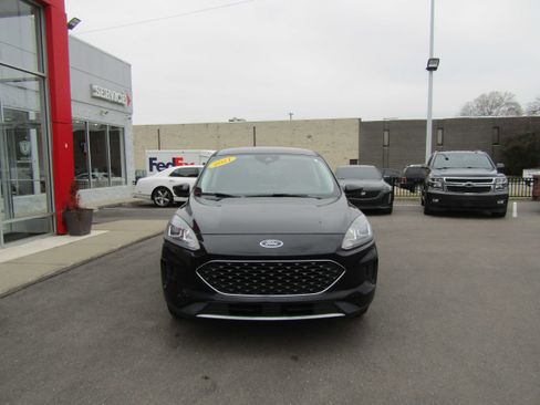 Used 2021 Ford Escape SE w/ Convenience Package image 3