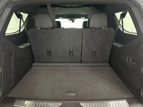 Used 2023 Chevrolet Suburban Premier AWD/4WD image 16