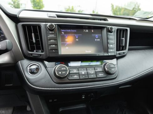 Used 2017 Toyota RAV4 XLE FWD image 18