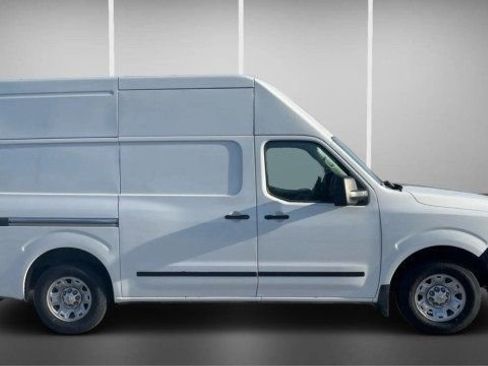 Used 2019 Nissan NV 2500 SV image 3
