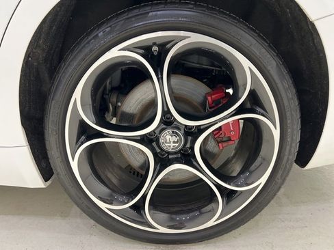 Used 2023 Alfa Romeo Giulia Veloce image 55