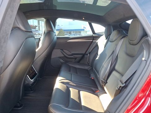Used 2021 Tesla Model S Plaid image 10