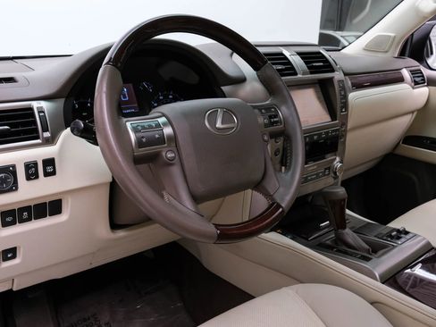 Used 2014 Lexus GX 460 image 2