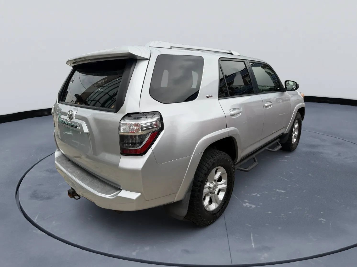 Used 2014 Toyota 4Runner SR5 AWD/4WD image 5