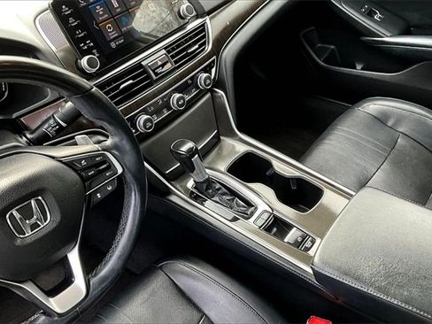 Used 2018 Honda Accord Touring image 14