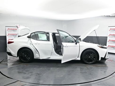 New 2026 Toyota Camry SE image 38