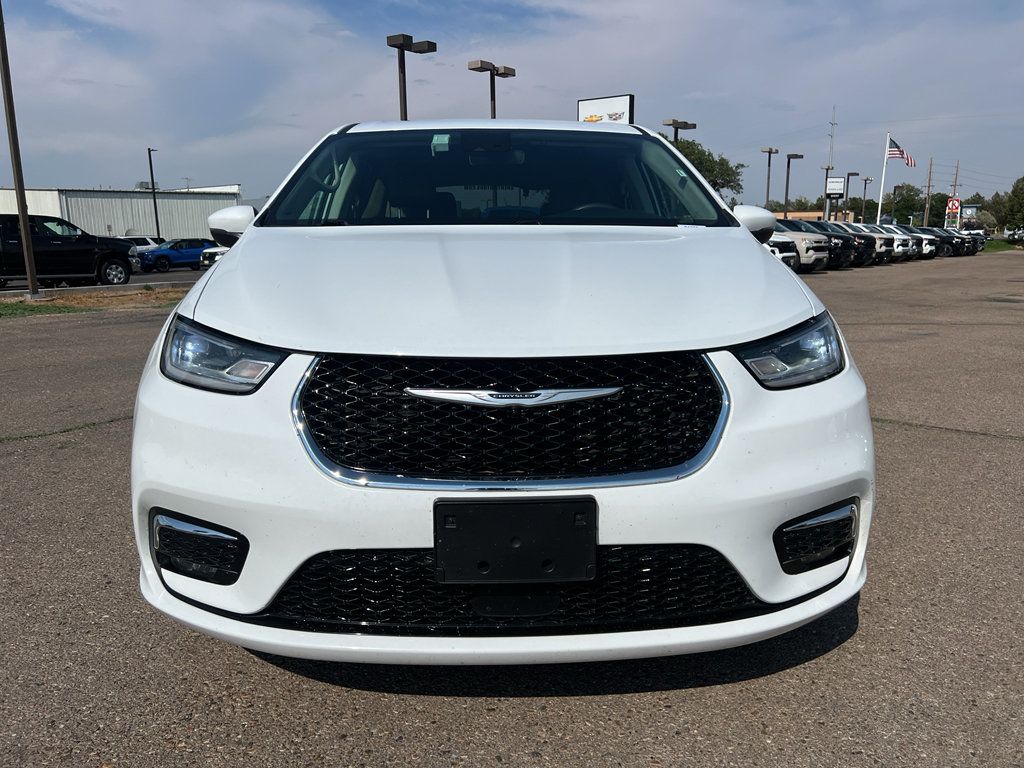 Used 2023 Chrysler Pacifica Touring-L FWD image 11