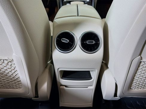 Used 2022 Mercedes-Benz GLB 250 GLB 250 image 27