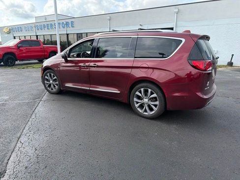 Used 2019 Chrysler Pacifica Limited w/ Tire & Wheel Group FWD image 20