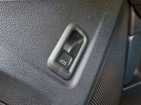 New 2025 Volkswagen Tiguan SE R-Line image 12