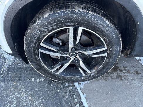 Used 2023 Volvo XC40 B5 Core w/ Protection Package Premier image 10