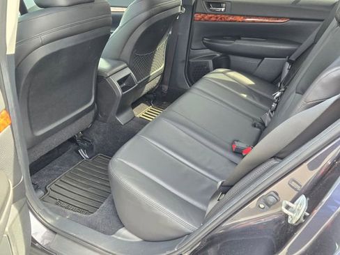 Used 2010 Subaru Outback 2.5i Limited AWD/4WD image 11