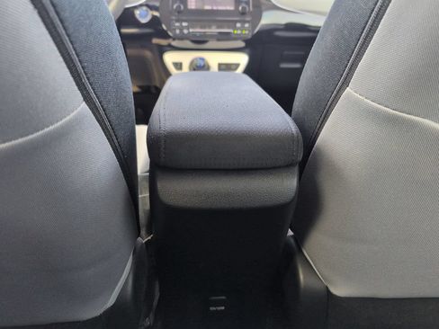Used 2017 Toyota Prius Two w/ Carpet Mat Package FWD image 27