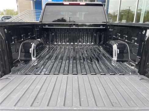 Used 2025 Chevrolet Silverado 1500 LT image 39