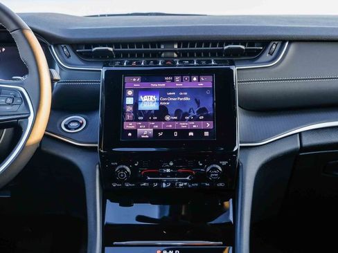 New 2025 Jeep Grand Cherokee L Altitude image 14